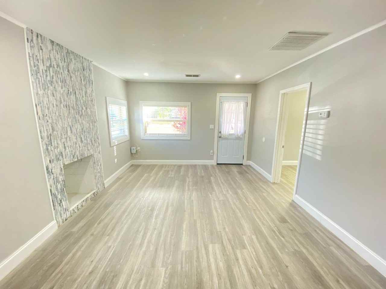 241 E Church Ave - Photo 3 of 23