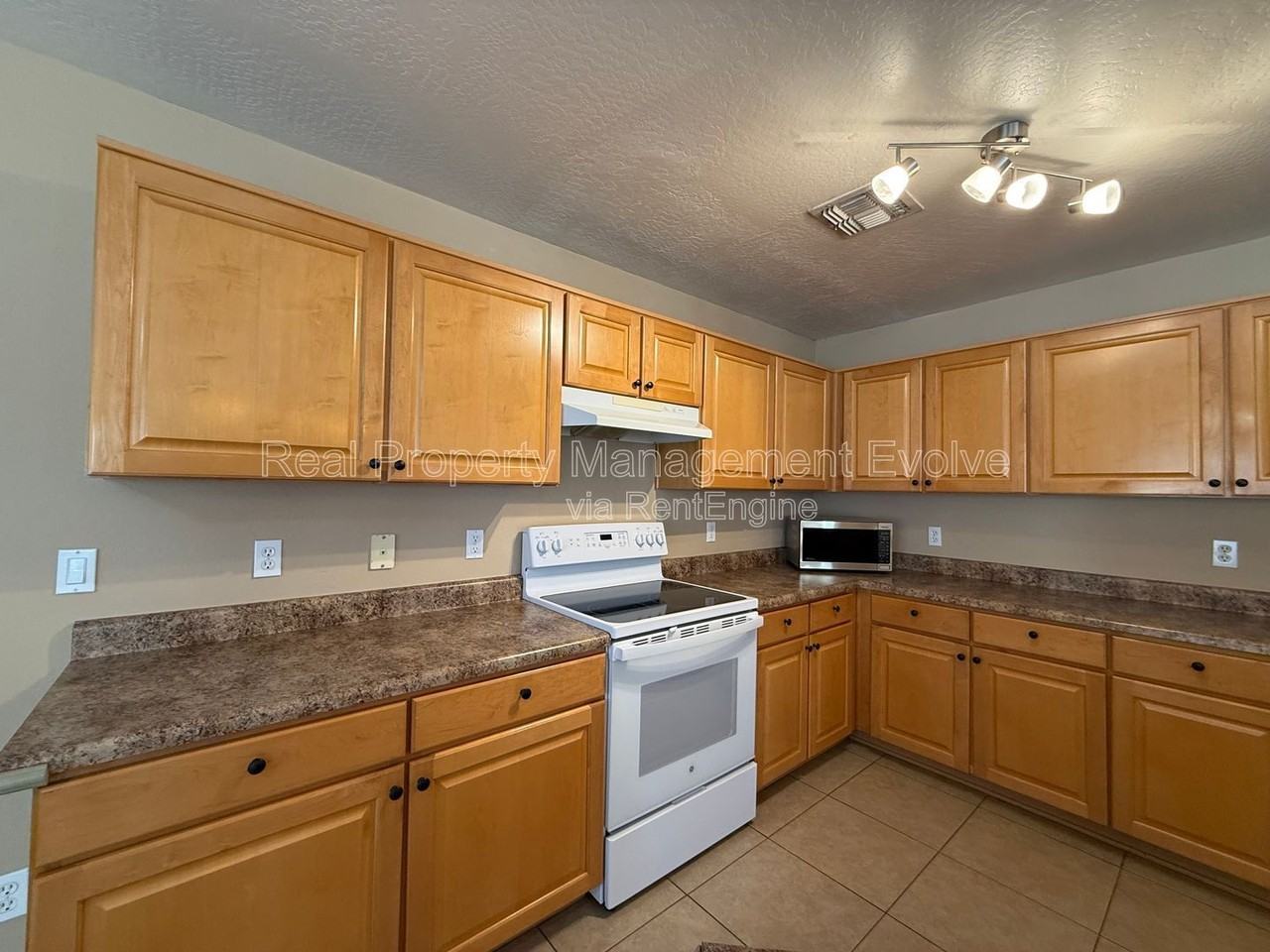 8 N 226th Cir - Photo 7 of 32