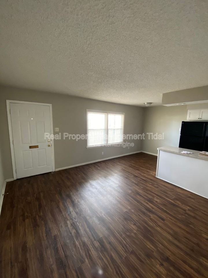 5667 Brickell Rd #6 - Photo 5 of 12