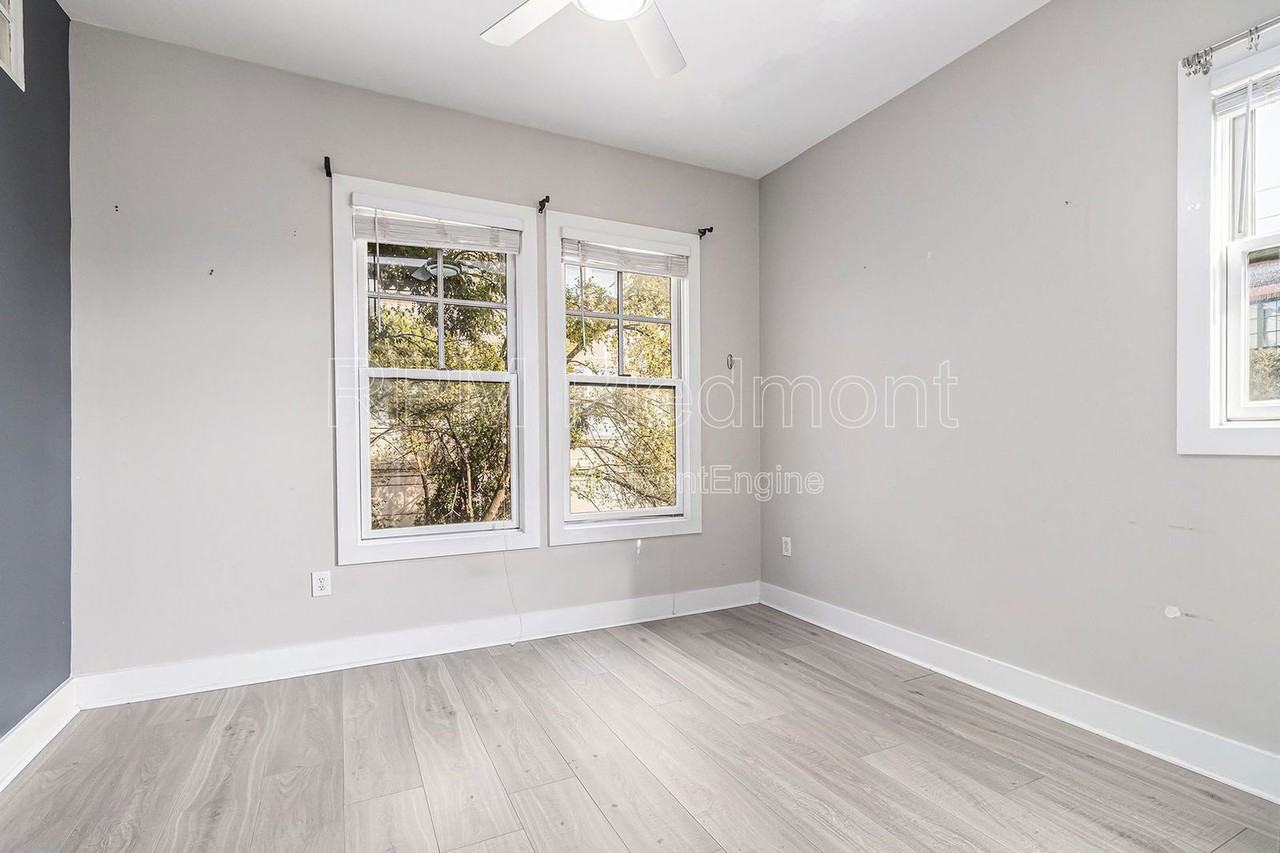 925 Garrett St Se #216 - Photo 3 of 25