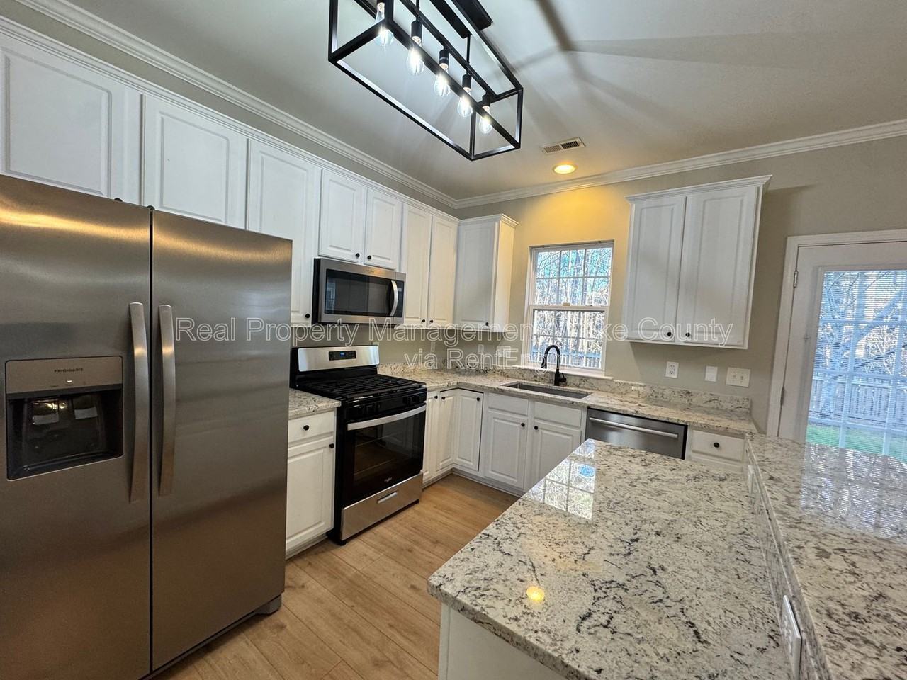 1413 Crimson Creek Dr - Photo 5 of 36