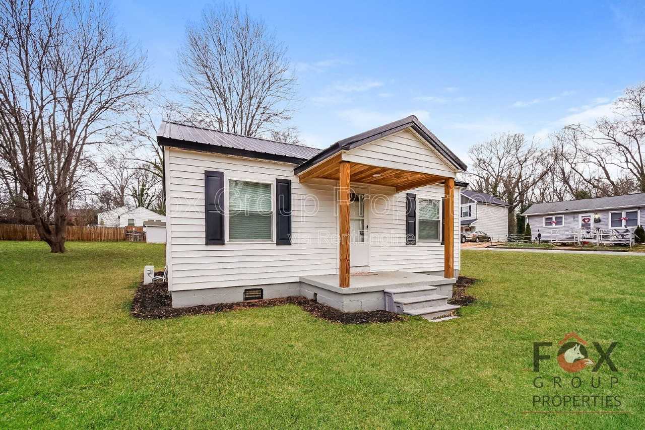 502 Hickory Ave - Photo 4 of 12