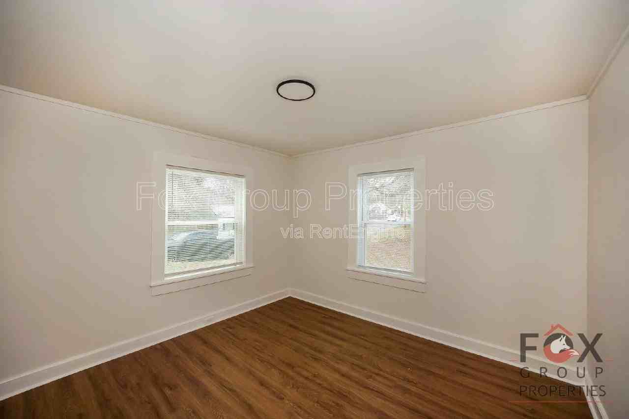 502 Hickory Ave - Photo 6 of 12