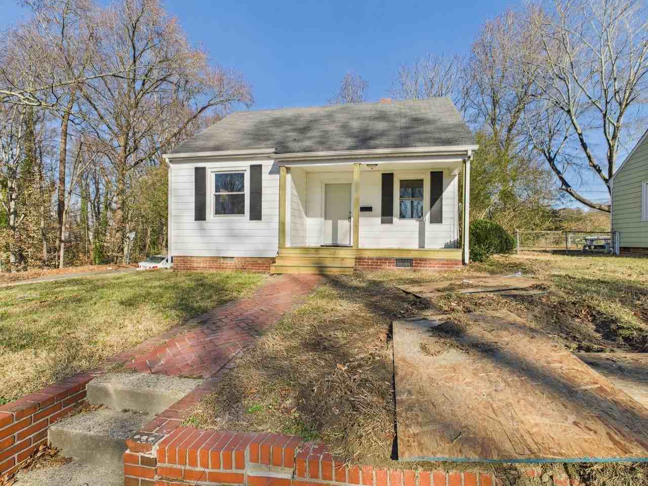 500 Pelham Dr - Photo 2 of 17