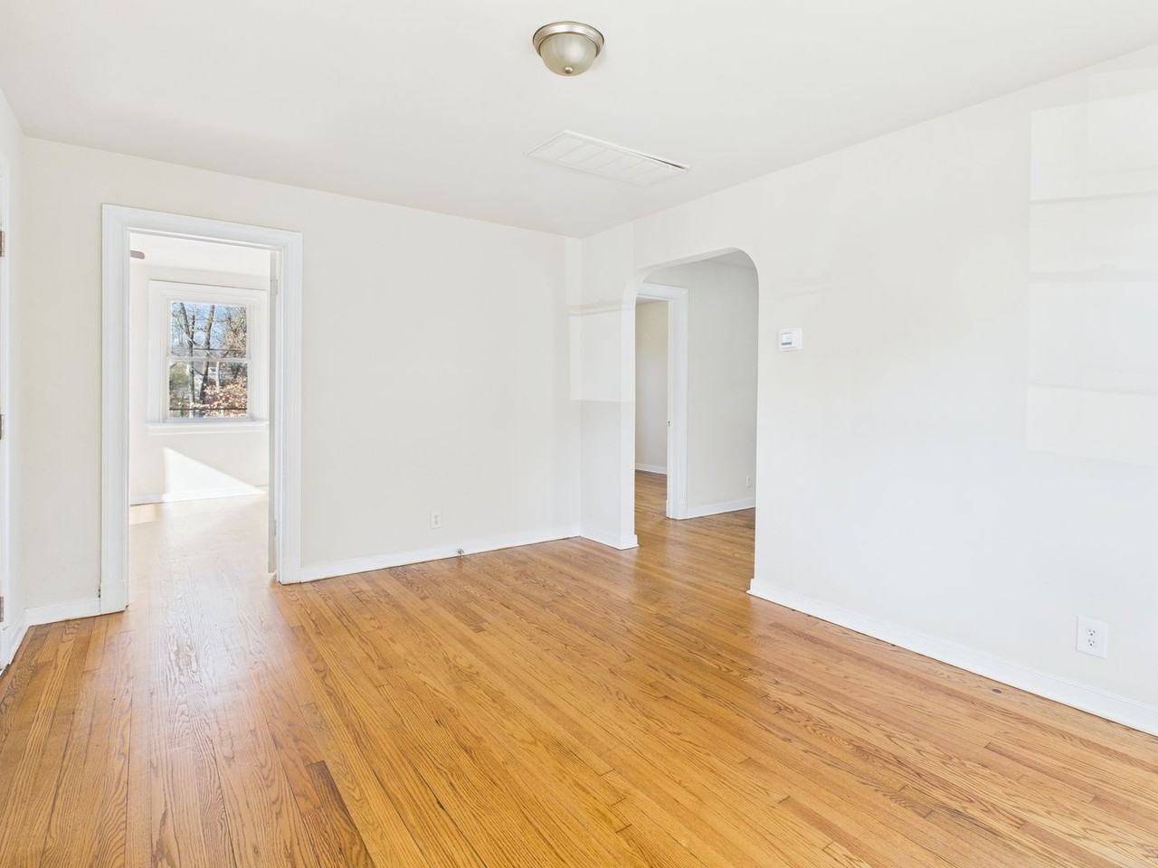 500 Pelham Dr - Photo 4 of 17