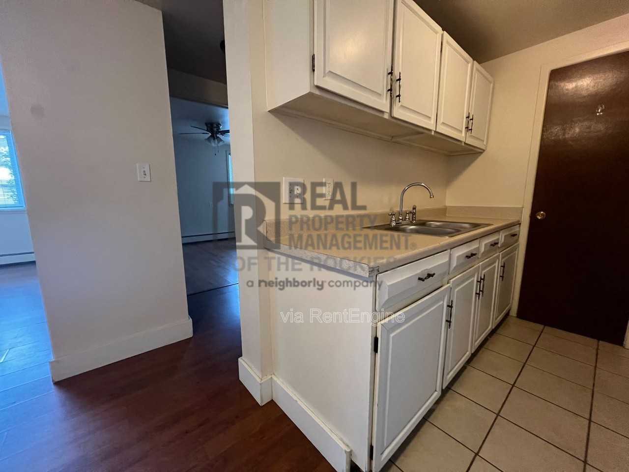 1005 Robertson St #A2 - Photo 4 of 12