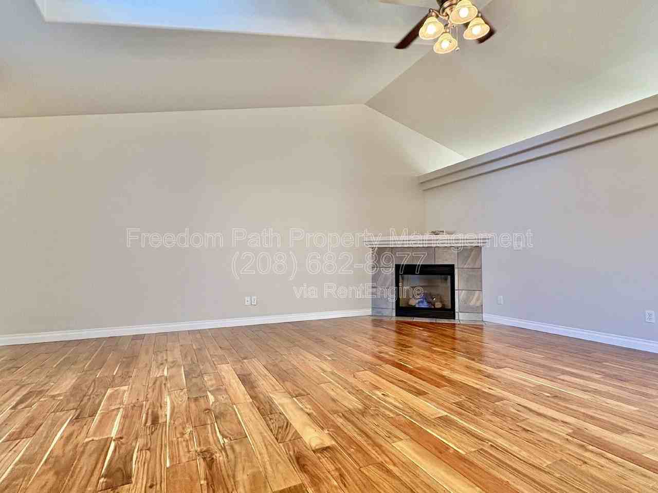 594 W Ashworth Ln - Photo 3 of 20