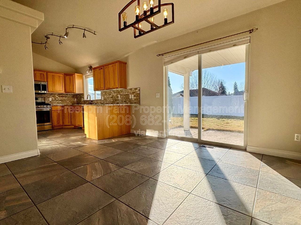 594 W Ashworth Ln - Photo 5 of 20