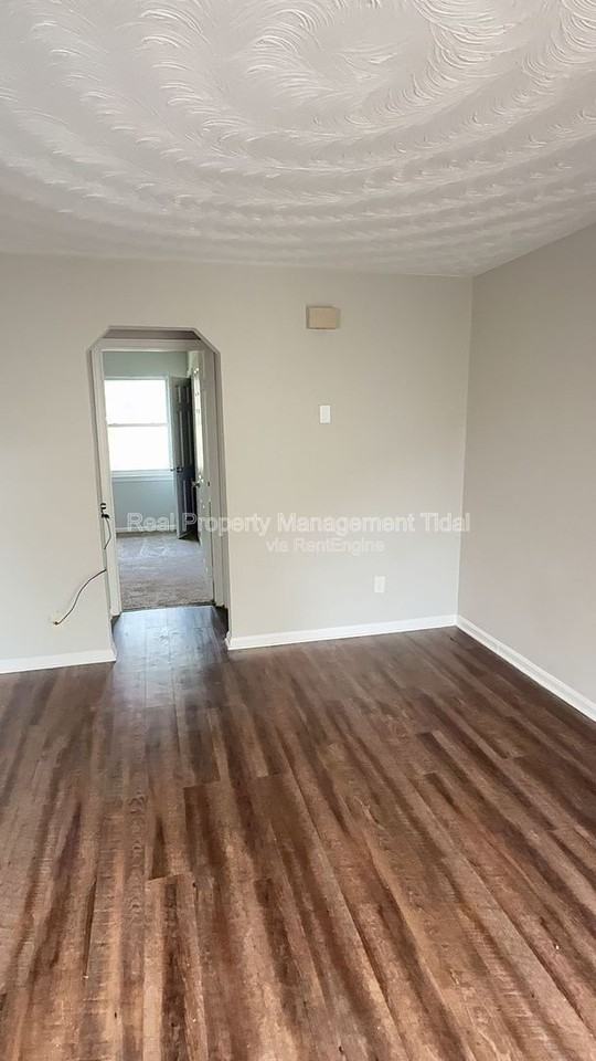 6255 Alexander St #17 - Photo 2 of 12