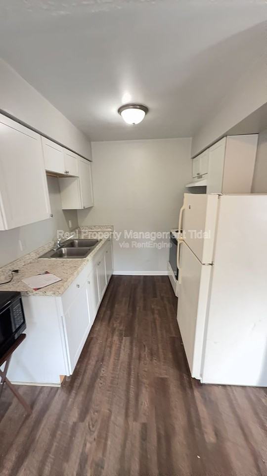 6255 Alexander St #17 - Photo 6 of 12