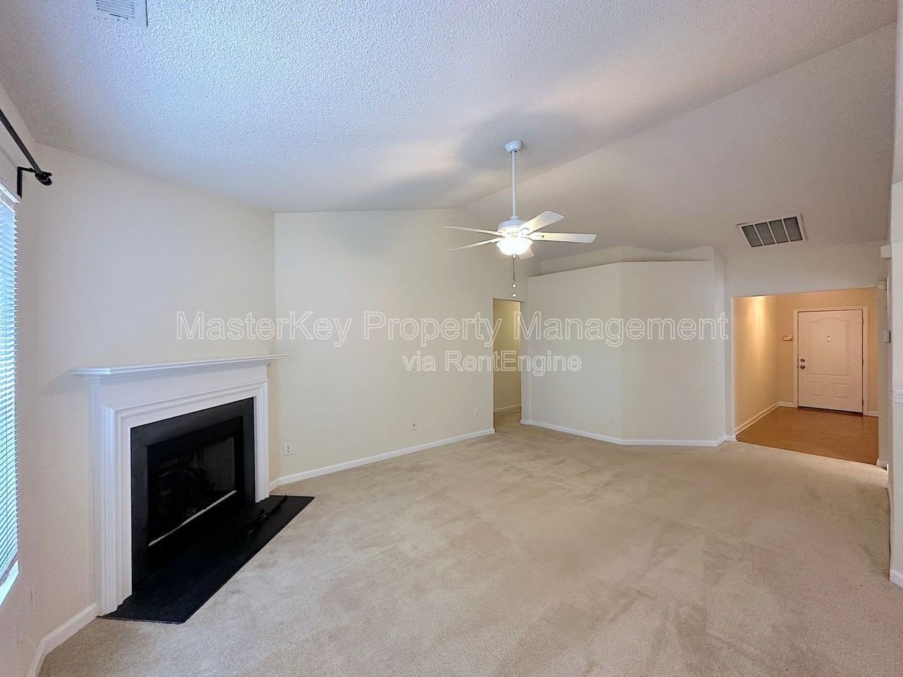 413 Sapphire Dr - Photo 3 of 21