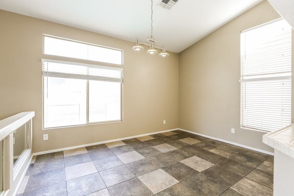 3636 Beacon Point St - Photo 7 of 17