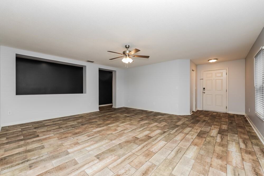 7406 Bridgeview Dr - Photo 3 of 16