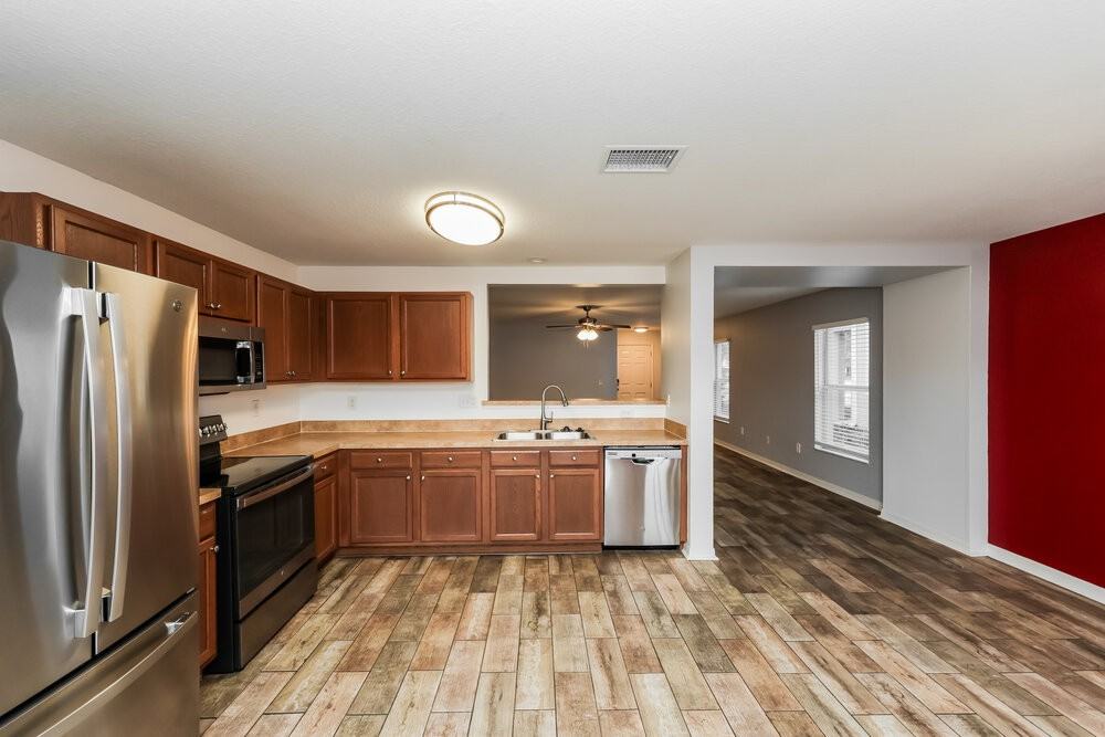 7406 Bridgeview Dr - Photo 6 of 16