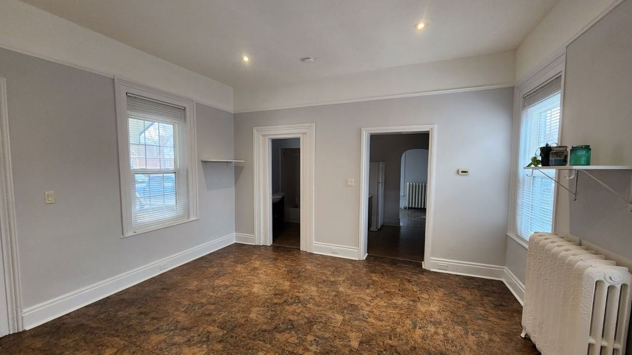 270 Carlton Street - Photo 3 of 7