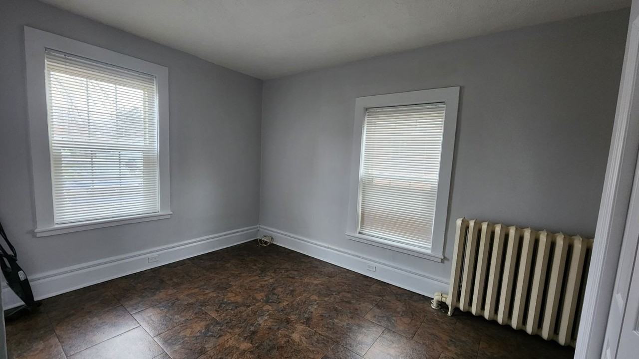 270 Carlton Street - Photo 4 of 7