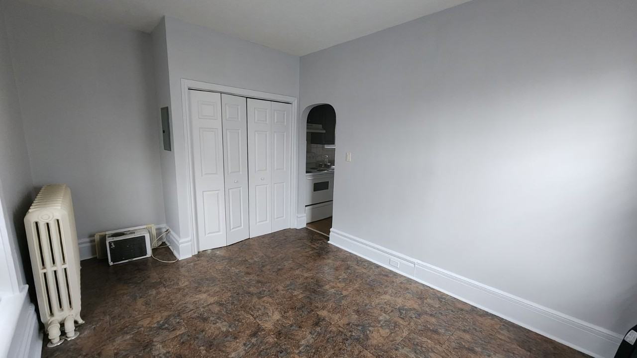 270 Carlton Street - Photo 5 of 7