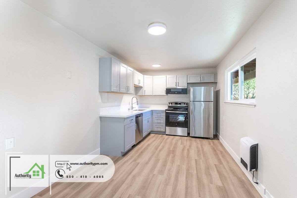 1423 Orange Ave - Photo 3 of 10