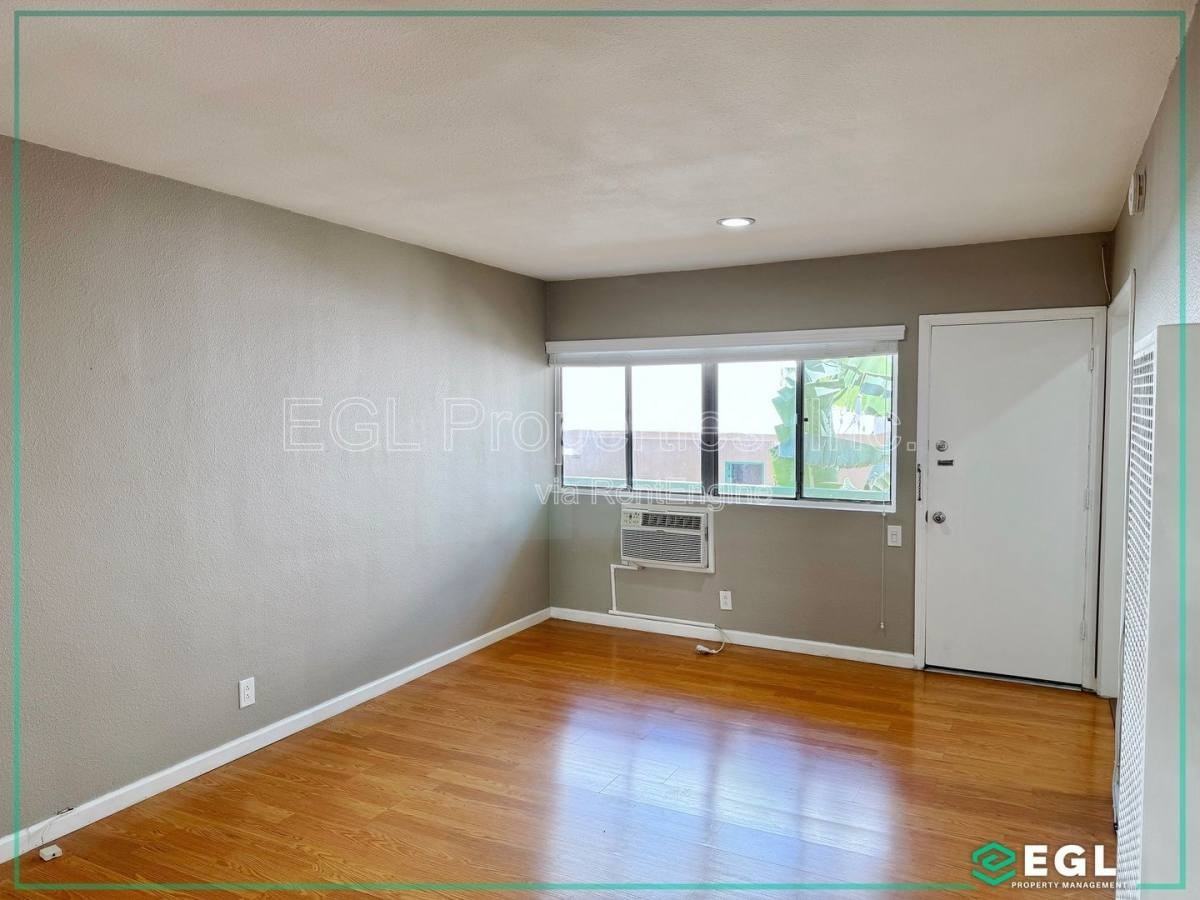 1555 N Bronson Ave #209 - Photo 4 of 10