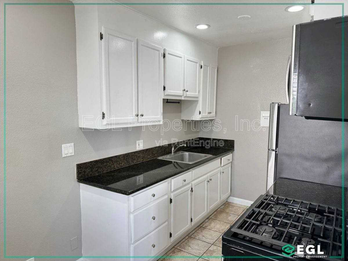 1555 N Bronson Ave #209 - Photo 7 of 10