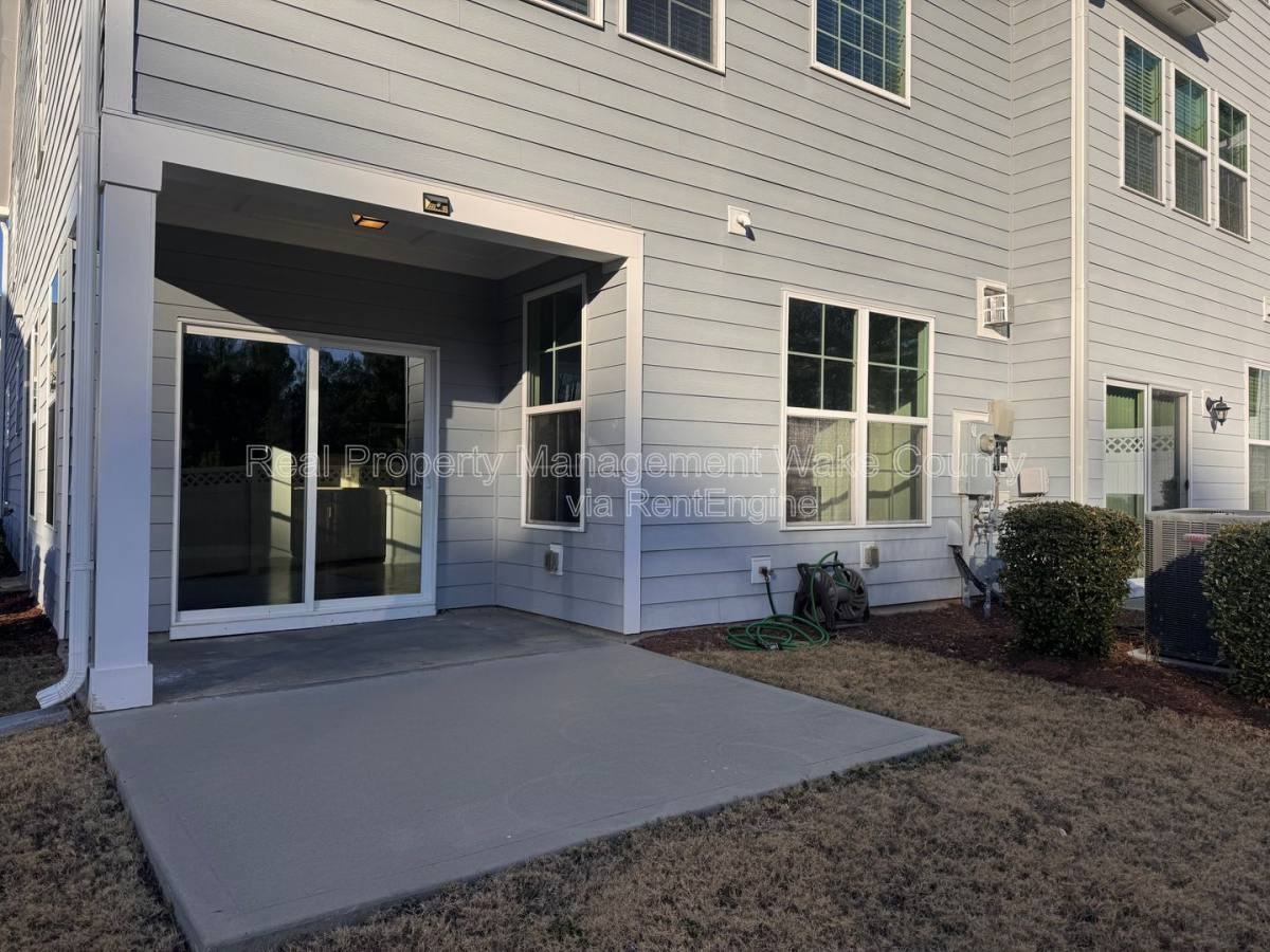 837 Salem Pointe Pl - Photo 2 of 8