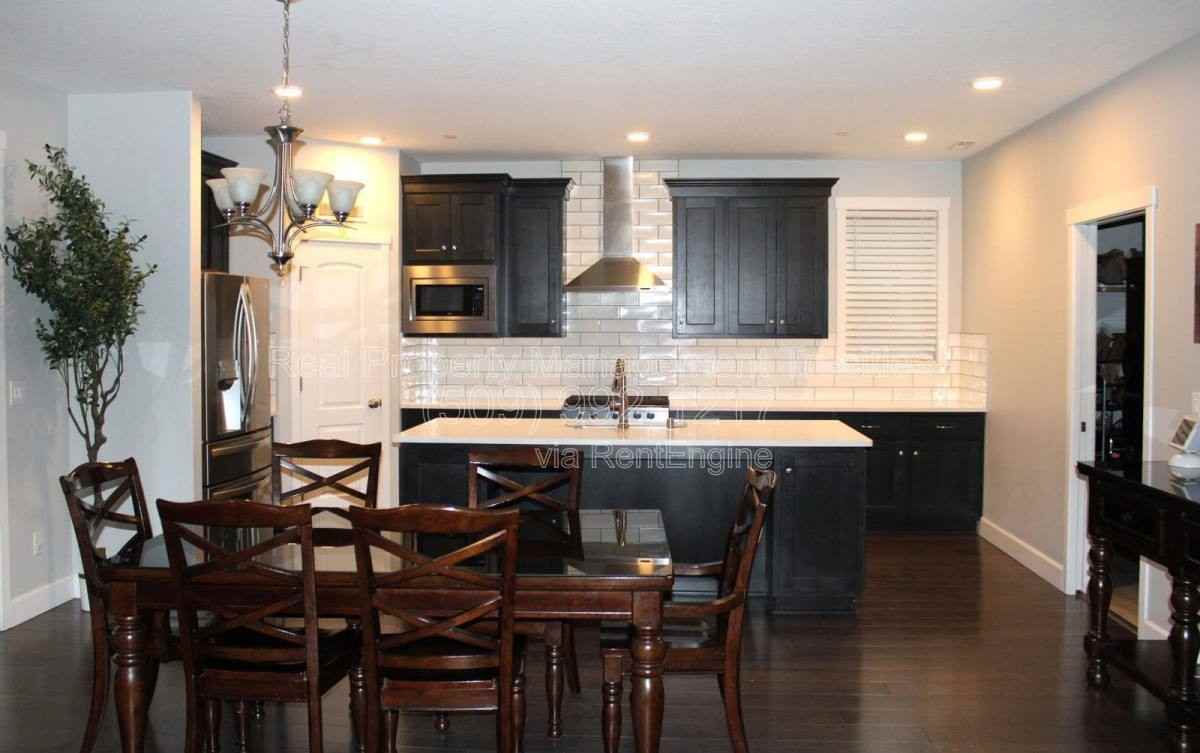 2511 Brodie Ln - Photo 2 of 10