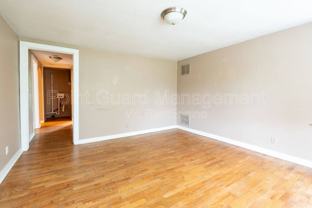 302 S Poplar St #1-2 - Photo 1 of 1