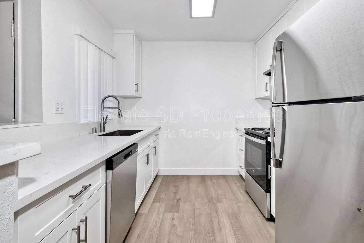 9352 Creekside Ct #30 - Photo 3 of 10