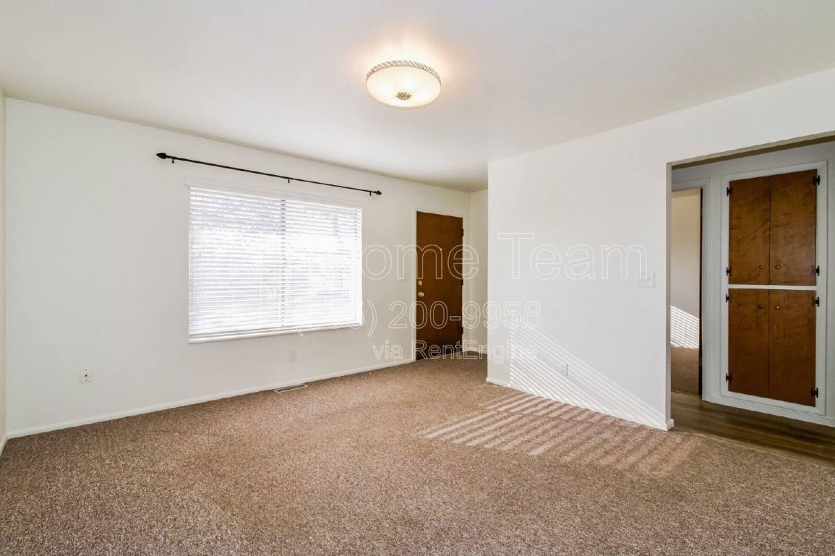 45 E 400 N - Photo 2 of 10