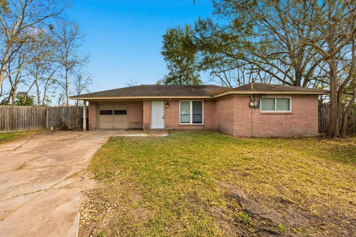 344 Pennington Dr - Photo 2 of 10