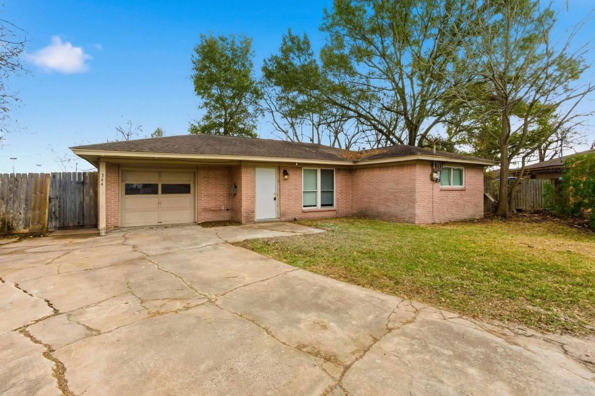 344 Pennington Dr - Photo 3 of 10