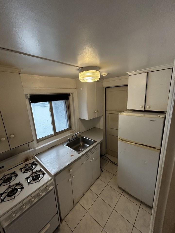 Atwater Ave & Blvd. De Maisonneuve Ouest - Photo 2 of 10