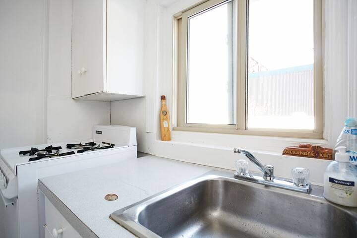 Atwater Ave & Blvd. De Maisonneuve Ouest - Photo 4 of 10