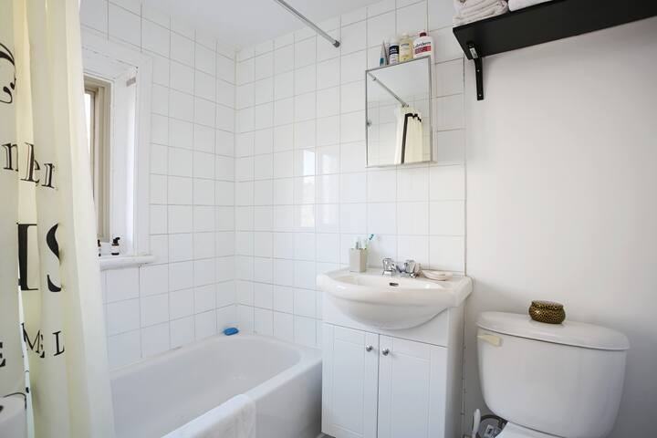 Atwater Ave & Blvd. De Maisonneuve Ouest - Photo 3 of 10