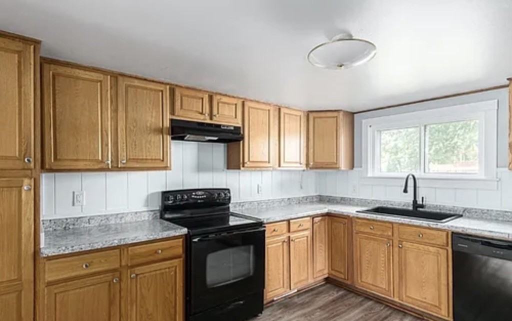 404 Ellison St - Photo 3 of 7