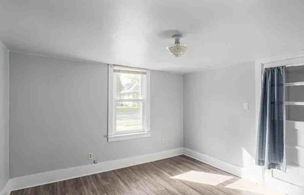 404 Ellison St - Photo 5 of 7