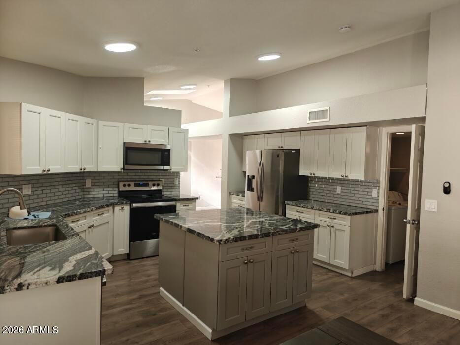 4038 E Thistle Landing Dr - Photo 3 of 18