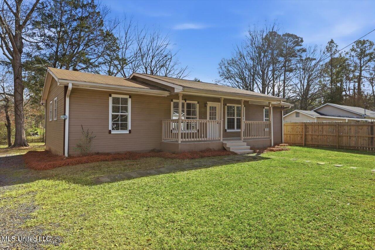 936 Jenkins St - Photo 2 of 26