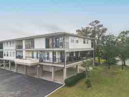 featured image of 3230 Cumberland Rd