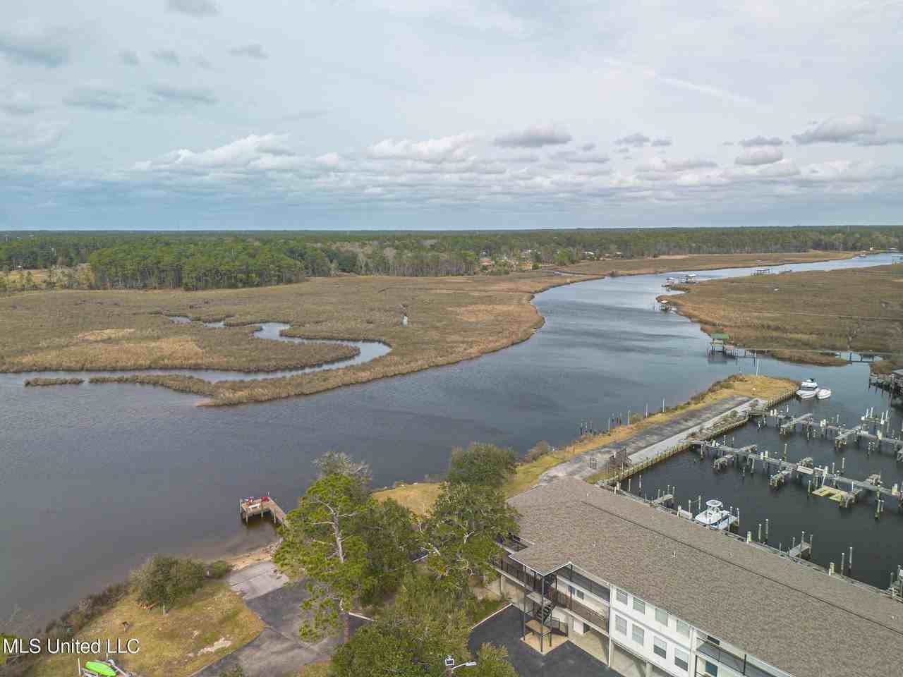 3230 Cumberland Rd - Photo 3 of 28