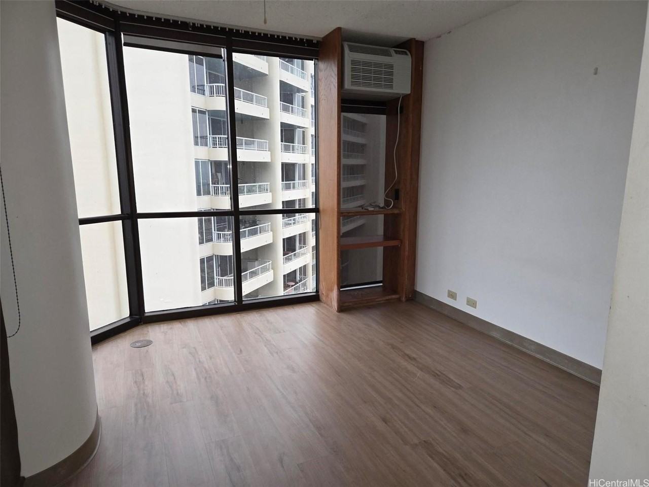 60 N Beretania St #3807 - Photo 6 of 7