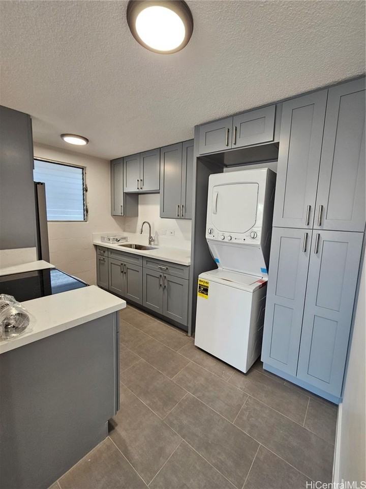 1412 Kewalo St #206 - Photo 2 of 12