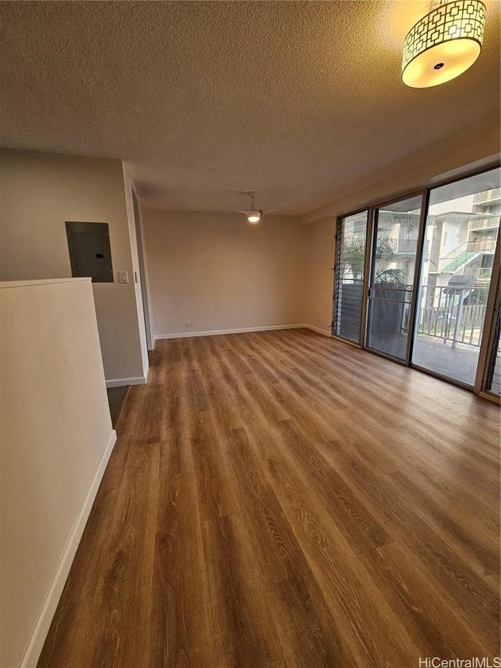 1412 Kewalo St #206 - Photo 4 of 12