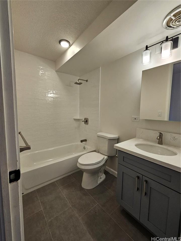 1412 Kewalo St #206 - Photo 5 of 12