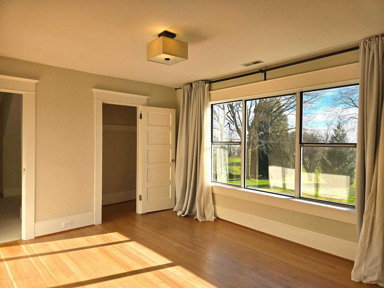 3705 N Longview Ave #A - Photo 5 of 9