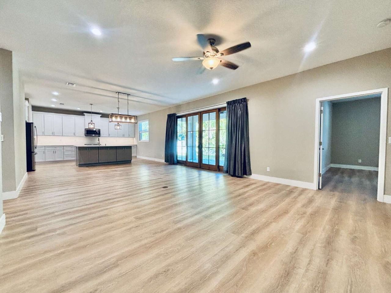 422 Bristol Ct - Photo 3 of 49