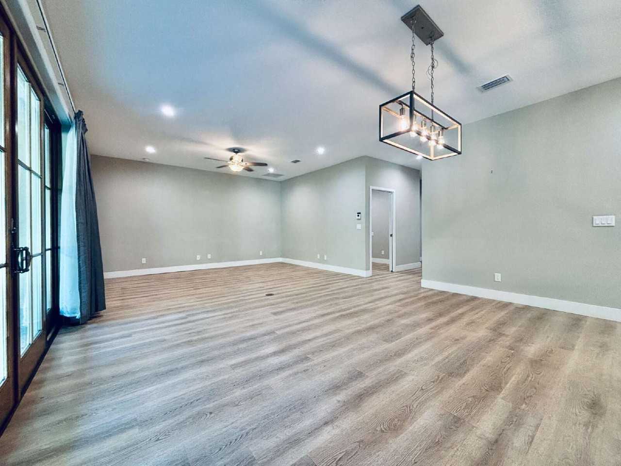 422 Bristol Ct - Photo 5 of 49