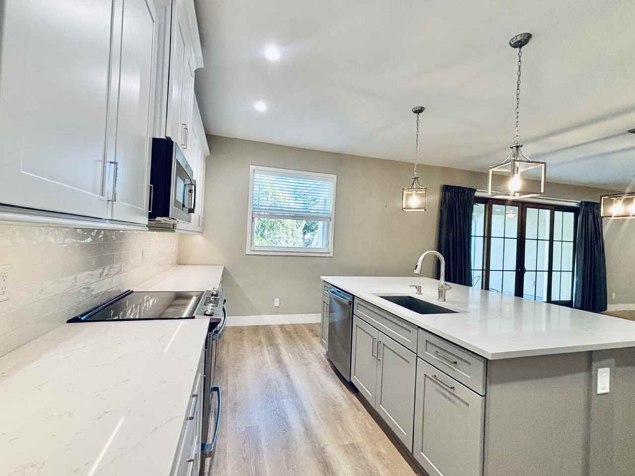 422 Bristol Ct - Photo 6 of 49