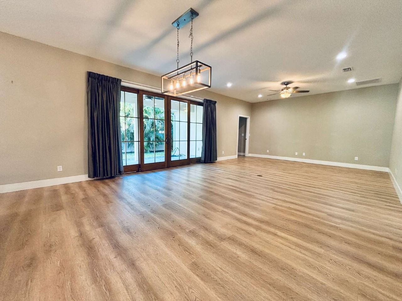 422 Bristol Ct - Photo 7 of 49