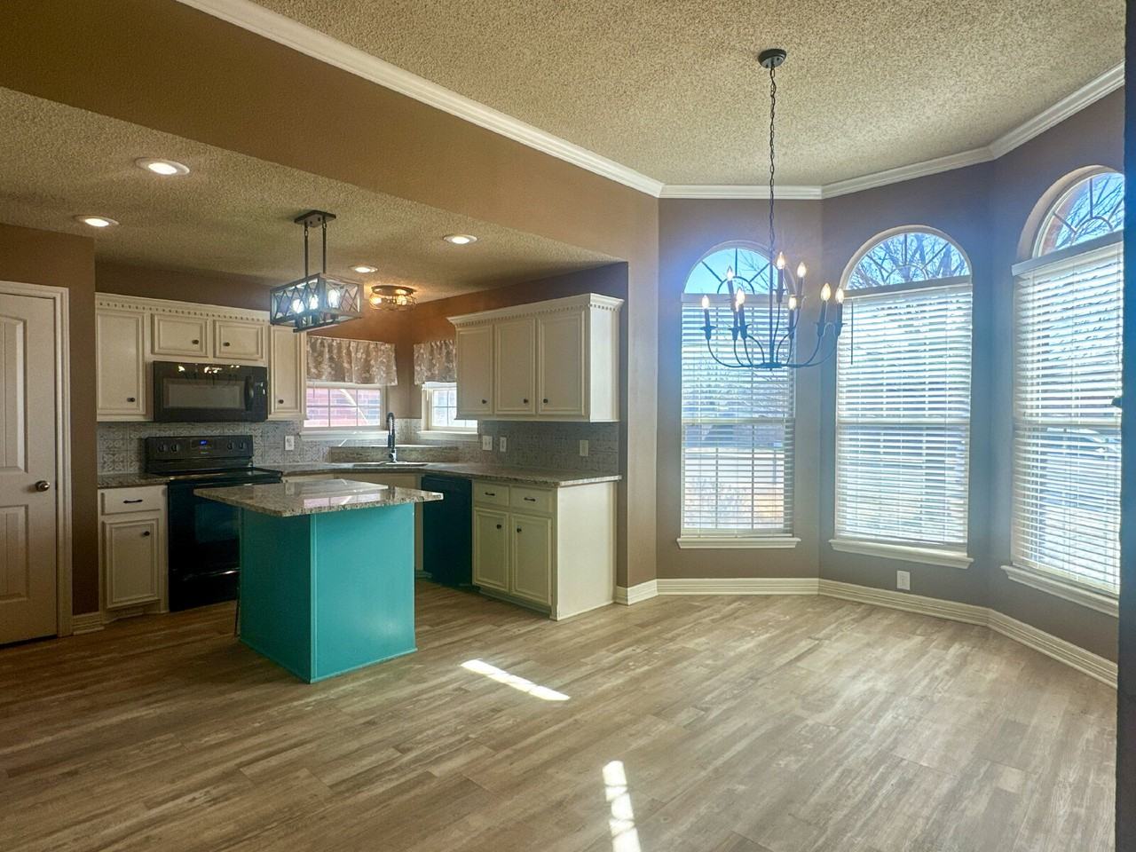 6720 10th St - Photo 3 of 17